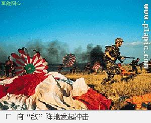 解放军空降兵特种大队模拟实战练艺砺胆(组图2)