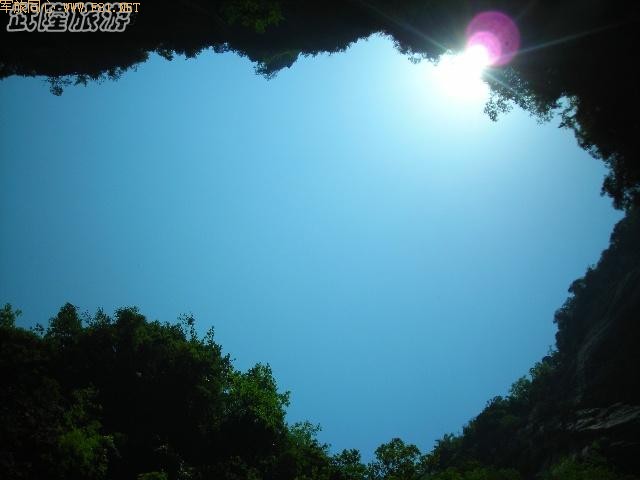 �������~