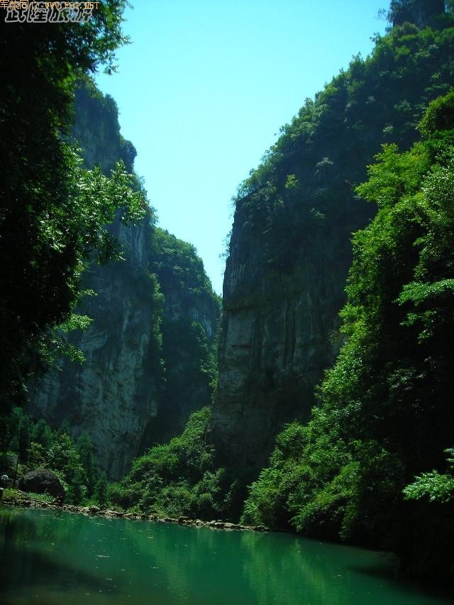 �������~