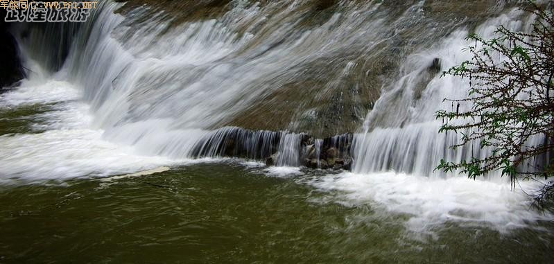 �����������~