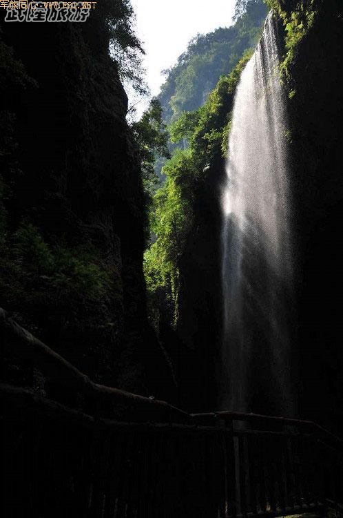 ������ԡ�µ���ˮϿ�ط�