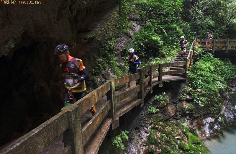  ����ɽ�ػ����˶�����������������ͼƬ