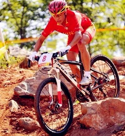 缓解小腿肚胀痛妙招——打绑腿