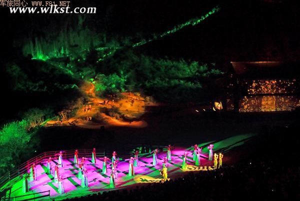 重庆唯一大型实景演出《印象武隆》表演画面